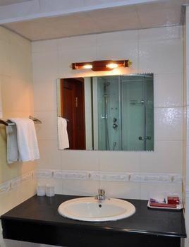 Dongfang Hotel ฮาร์บิน ภายนอก รูปภาพ